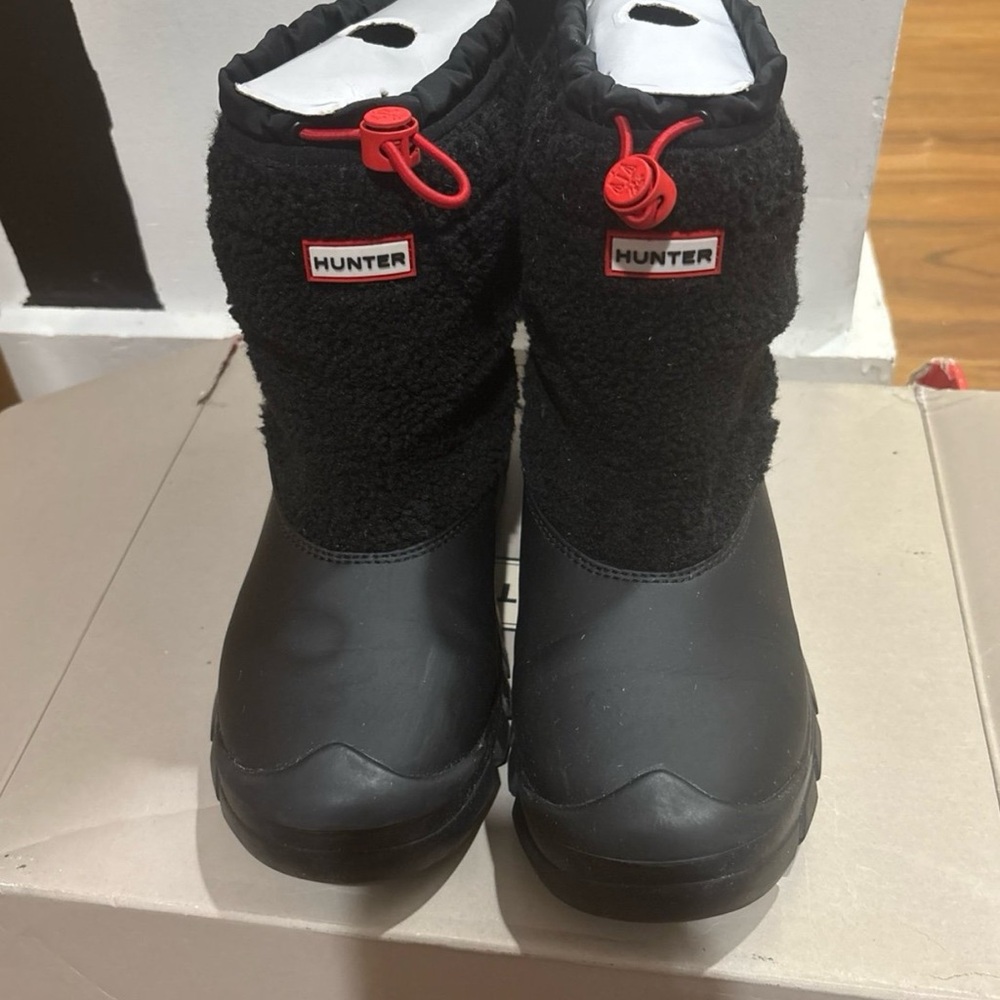 Hunter Black and Red Snow Boots